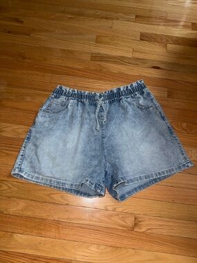 Time and Tru Light Wash Denim Drawstring Shorts